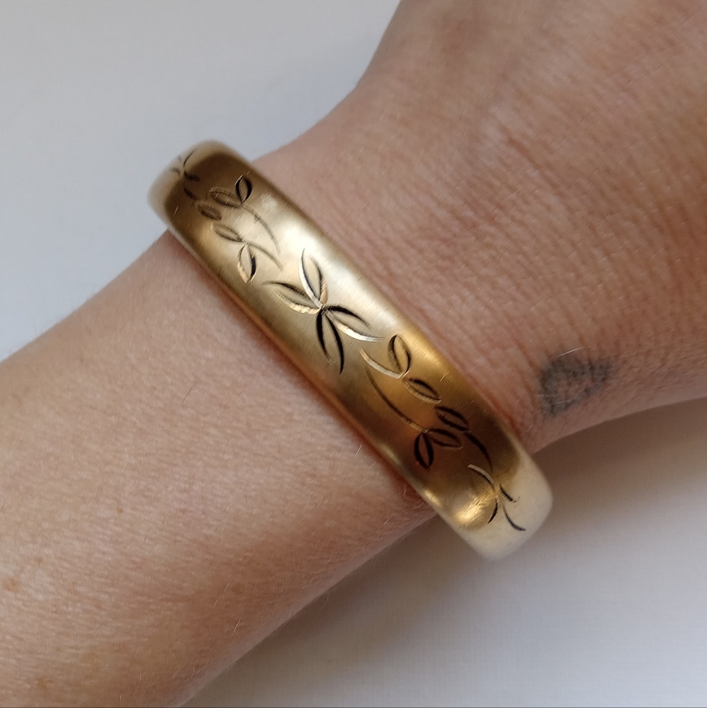 Vintage gold filled hinged bangle bracelet